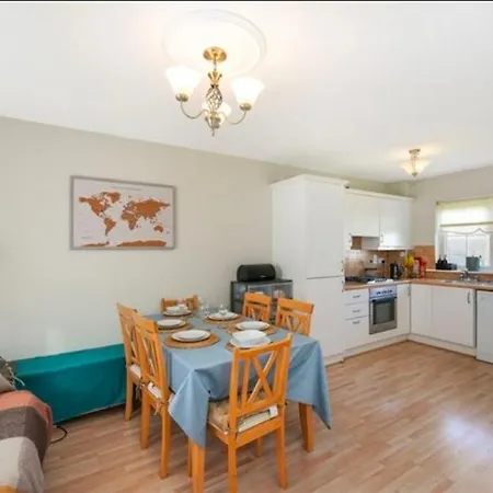 3 Cosy Bedrooms In A House 6 People Tyrrelstown