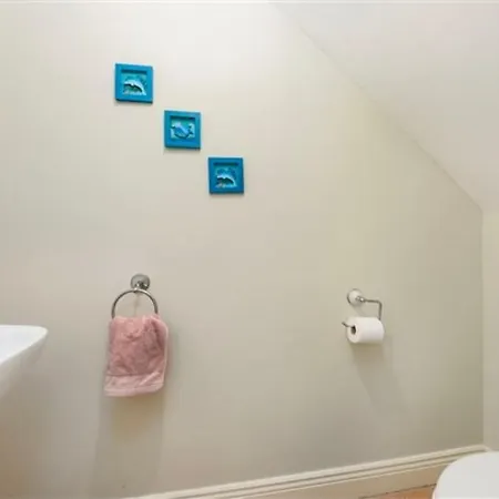 3 Cosy Bedrooms In A House 6 People